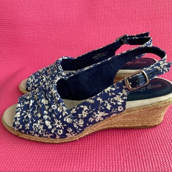 Easy Street Women's Kindly Espadrille Wedge Sandal Blue floral
Womens 11 - Picture 3 of 7